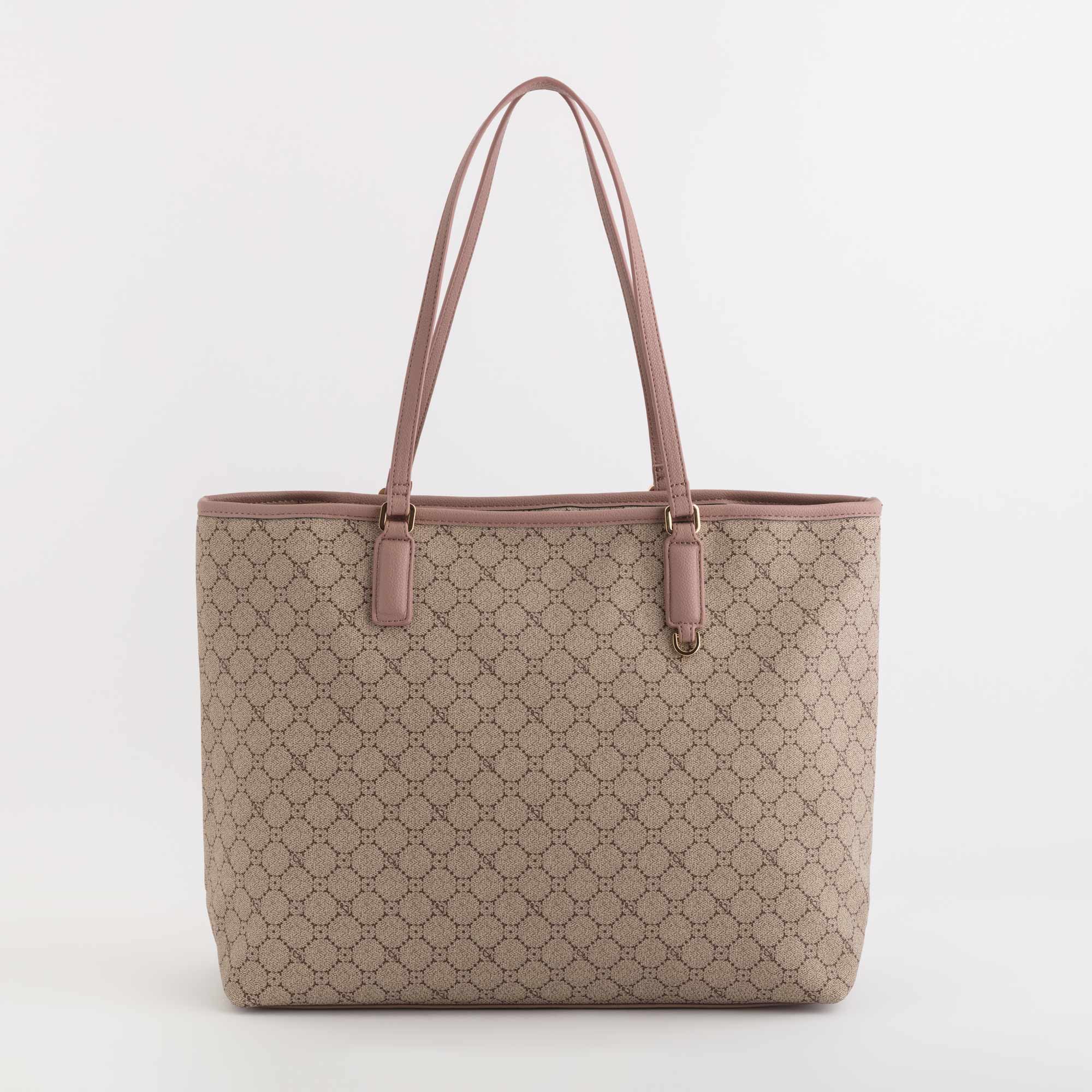 Diana Winter Shopping