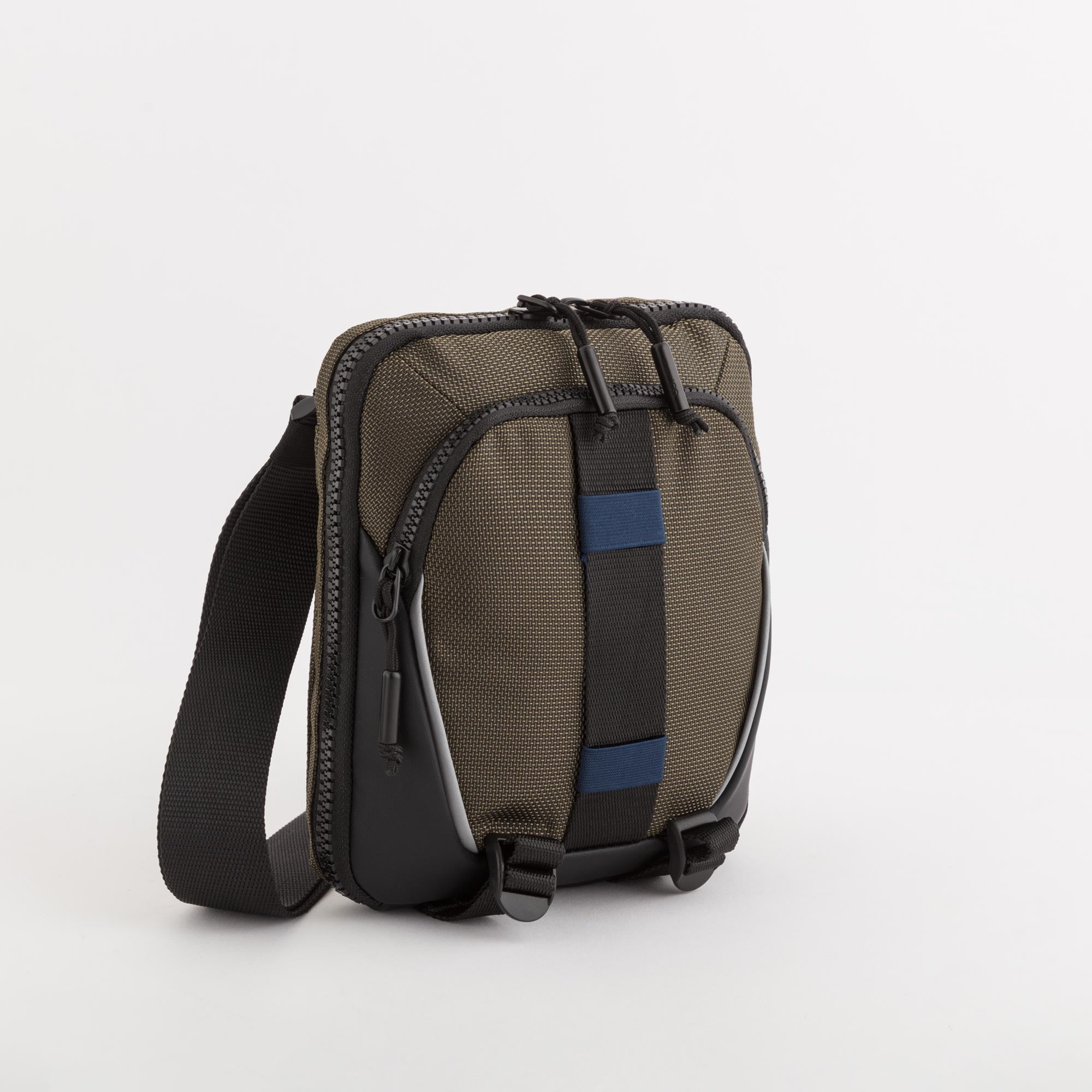 #COLOR_MILITARY GREEN